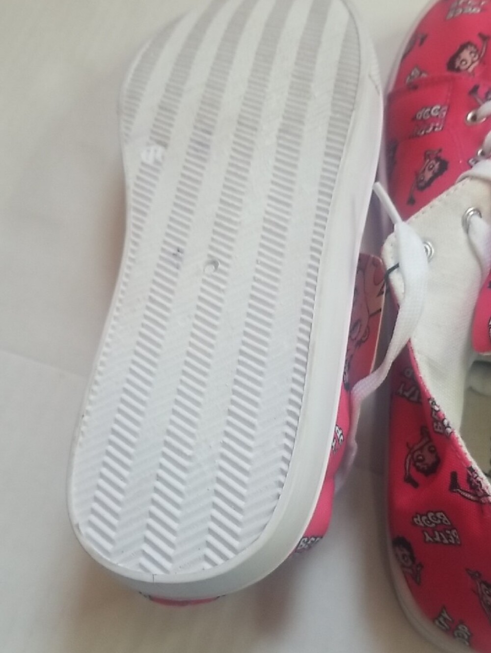 Betty Boop Bright Pink Women Canvas Lace-Up Sneakers - Picture 5 of 7